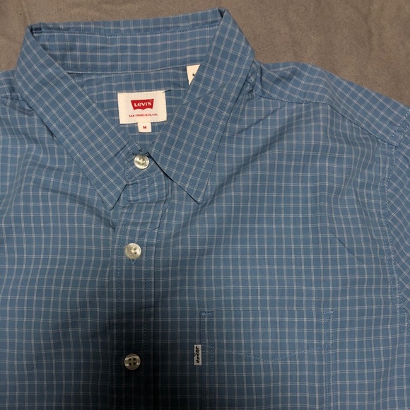 Levis button up tee - Picture 2 of 2